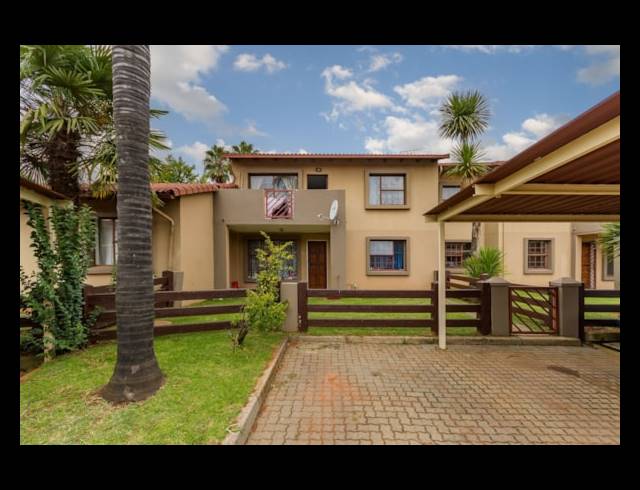 2 bed property to rent in LAKEFIELD